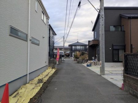 �_�ސ쌧���c���s���{�Â̐V�z��ˌ��Ă̑O�ʓ��H�܂ތ��n�ʐ^