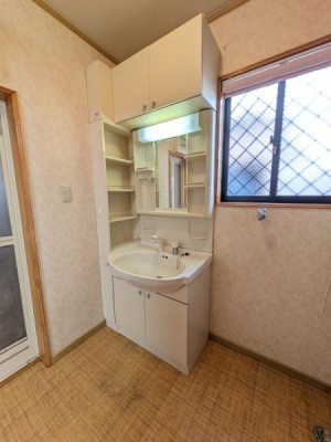 _ސ쌧ˎs2ڂ̒ÈˌĂ̐ʑEʏ