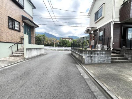 _ސ쌧`s̒ÈˌĂ̑OʓH܂ތnʐ^