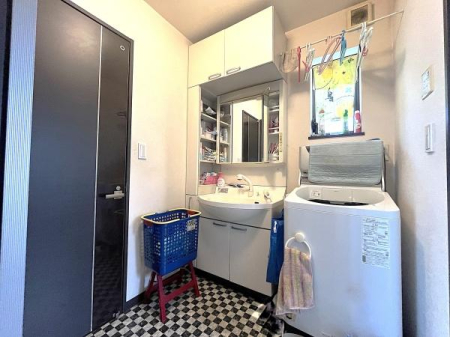 _ސ쌧`s̒ÈˌĂ̐ʑEʏ