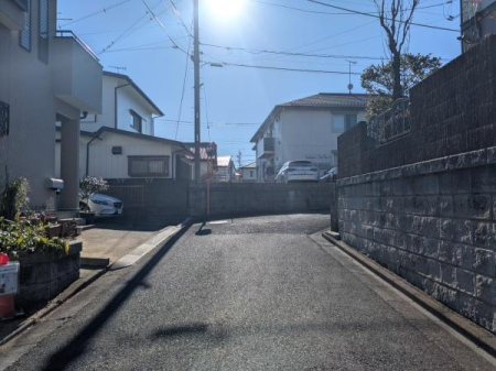 �_�ސ쌧�`��s����̐V�z��ˌ��Ă̑O�ʓ��H�܂ތ��n�ʐ^