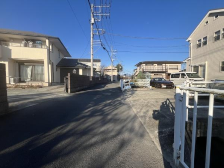 �_�ސ쌧���c���s����̒��È�ˌ��Ă̑O�ʓ��H�܂ތ��n�ʐ^