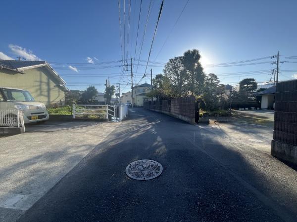 �_�ސ쌧���c���s����̒��È�ˌ��Ă̑O�ʓ��H�܂ތ��n�ʐ^