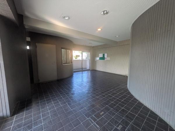 �_�ސ쌧�`��s���΂̒��Ã}���V�����̃G���g�����X