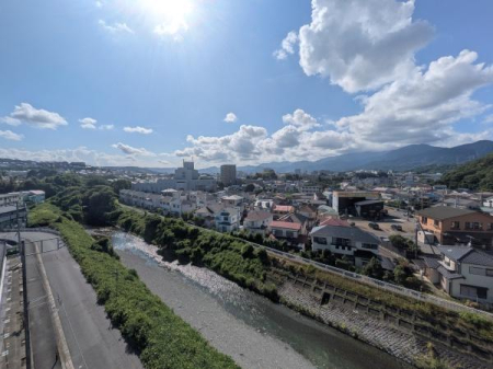 �_�ސ쌧�`��s���΂̒��Ã}���V�����̏Z�˂���̒��]�ʐ^