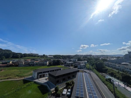 �_�ސ쌧�`��s���΂̒��Ã}���V�����̏Z�˂���̒��]�ʐ^