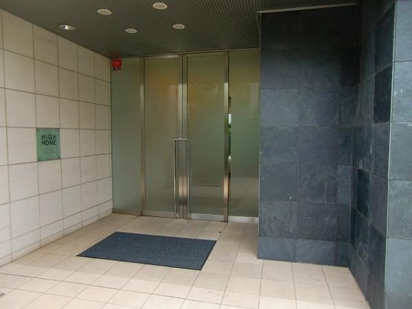 �_�ސ쌧���ˎs���Β��̒��Ã}���V�����̃G���g�����X