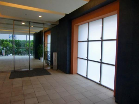 �_�ސ쌧���ˎs���Β��̒��Ã}���V�����̃G���g�����X