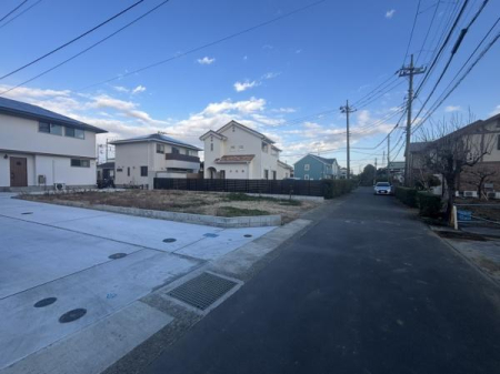 �_�ސ쌧�����S���쒬�c�[�̐V�z��ˌ��Ă̑O�ʓ��H�܂ތ��n�ʐ^