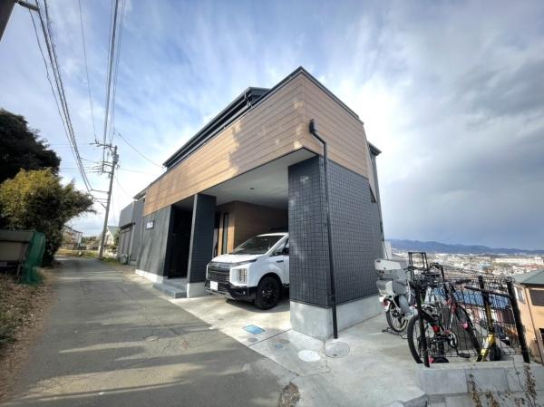 �_�ސ쌧���ˎs�k����2���ڂ̒��È�ˌ��Ă̒��ԏ�