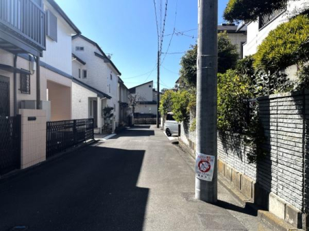 �_�ސ쌧�`��s�k��̒��È�ˌ��Ă̑O�ʓ��H�܂ތ��n�ʐ^