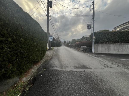 �É����ɓ��s������̒��È�ˌ��Ă̑O�ʓ��H�܂ތ��n�ʐ^