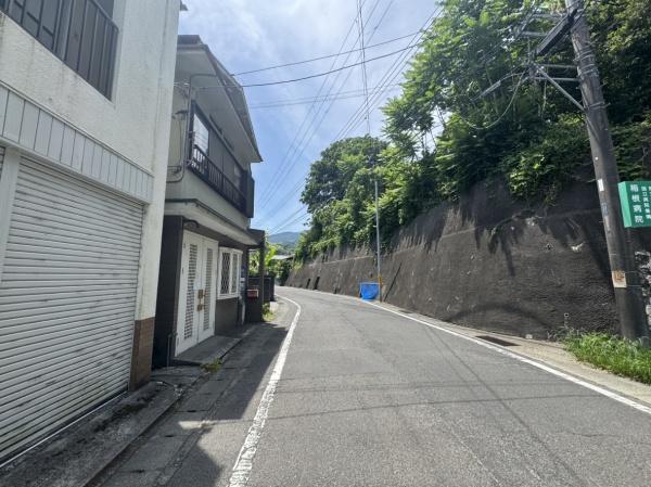 �_�ސ쌧���c���s���Ղ̓y�n�̑O�ʓ��H�܂ތ��n�ʐ^
