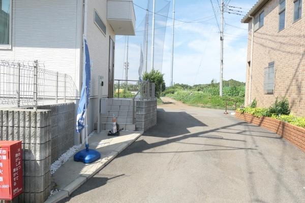 �_�ސ쌧���ˎs����̒��È�ˌ��Ă̑O�ʓ��H�܂ތ��n�ʐ^